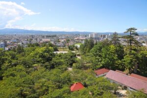 【相談事例】徳島市八万町の6LDK戸建：遠隔・自己申請でも民泊できる？清掃スタッフ確保と駆けつけ体制の不安に答える